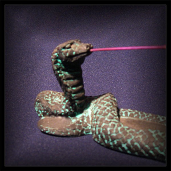 Räucherstäbchenhalter Cobra, schwarz-türkis